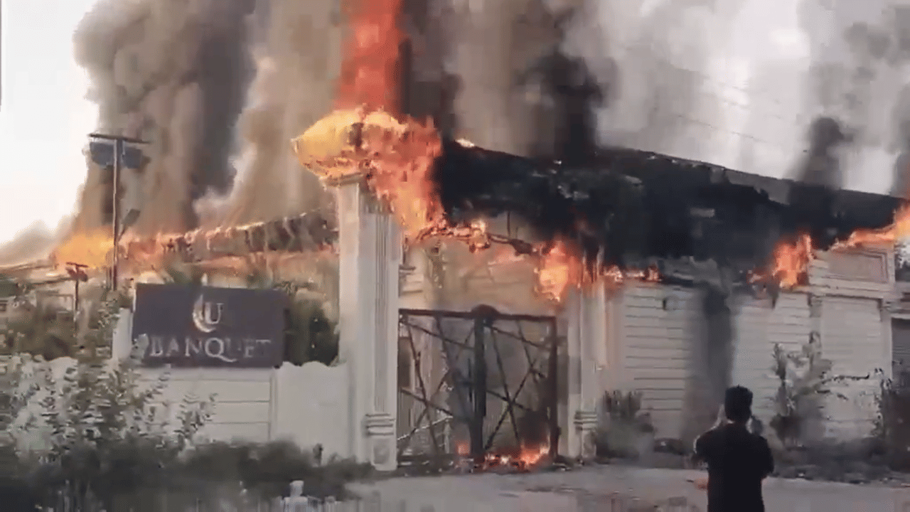 Massive fire at Pista House Banquet Hall in Mahabubnagar, no injuries ...