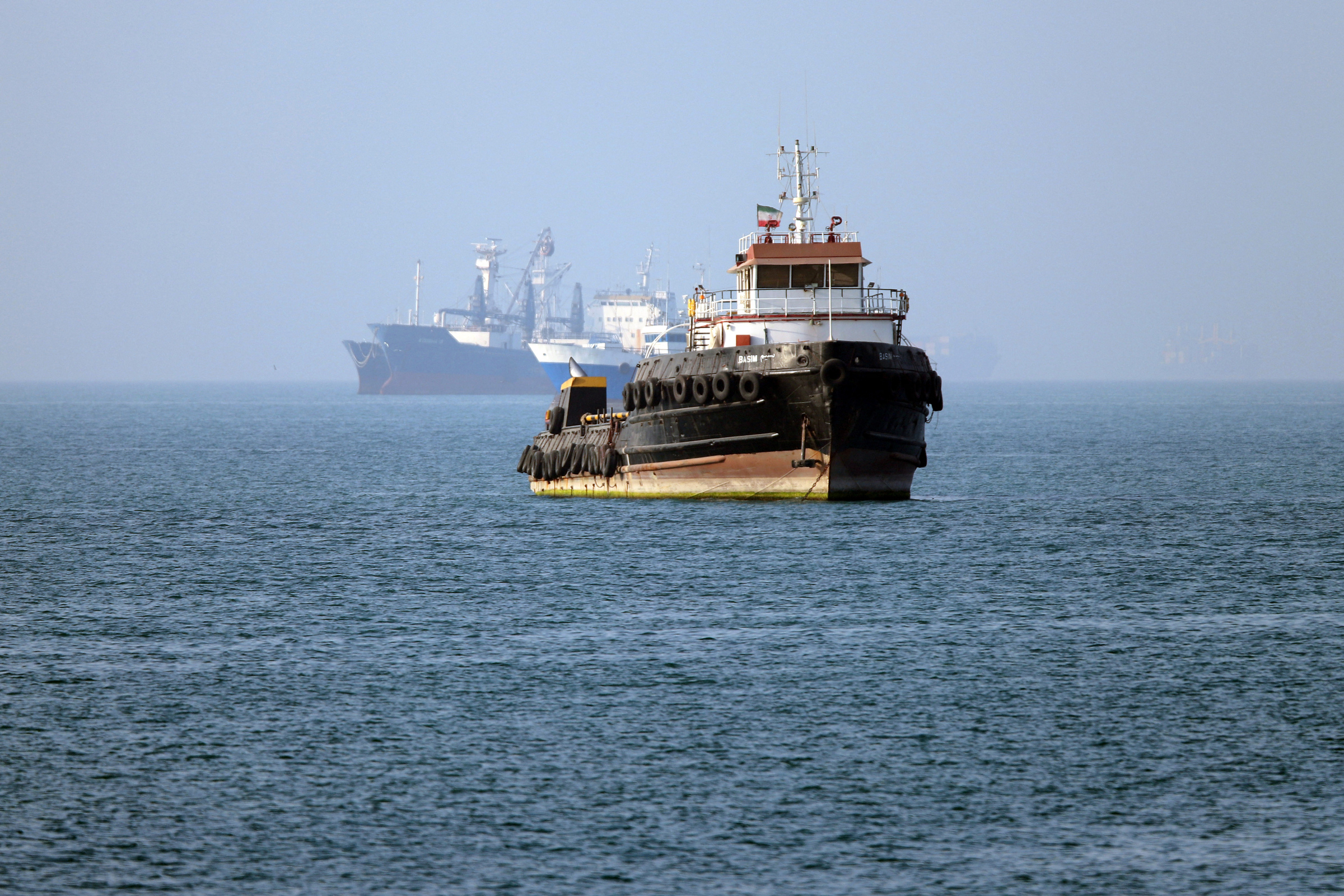 Iran cáo buộc Mỹ tấn công thuyền dân sự ở eo biển Hormuz