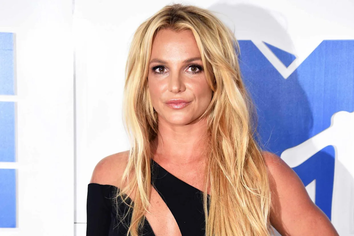 Britney Spears bị tuyên 12 tháng quản chế