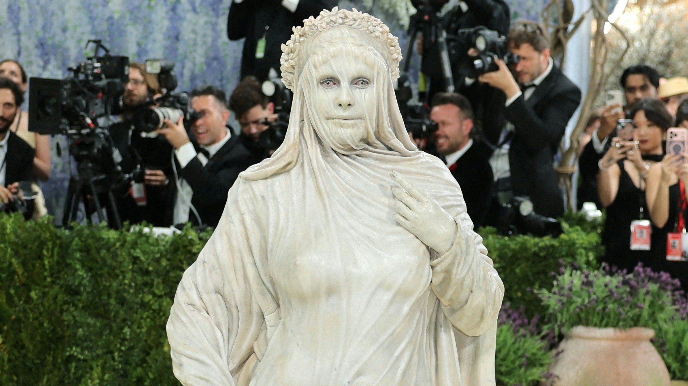 Klum übertrifft alle! Heidi als Statue auf Met Gala
