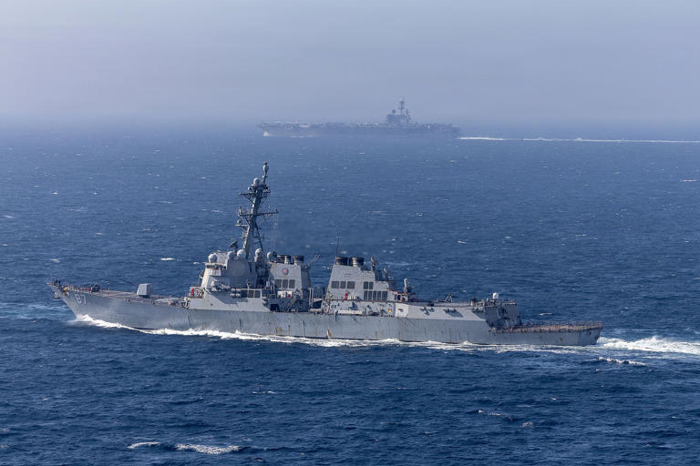 Khu trục hạm USS Mason di chuyển trên Đại Tây Dương vào tháng 2. Ảnh: US Navy