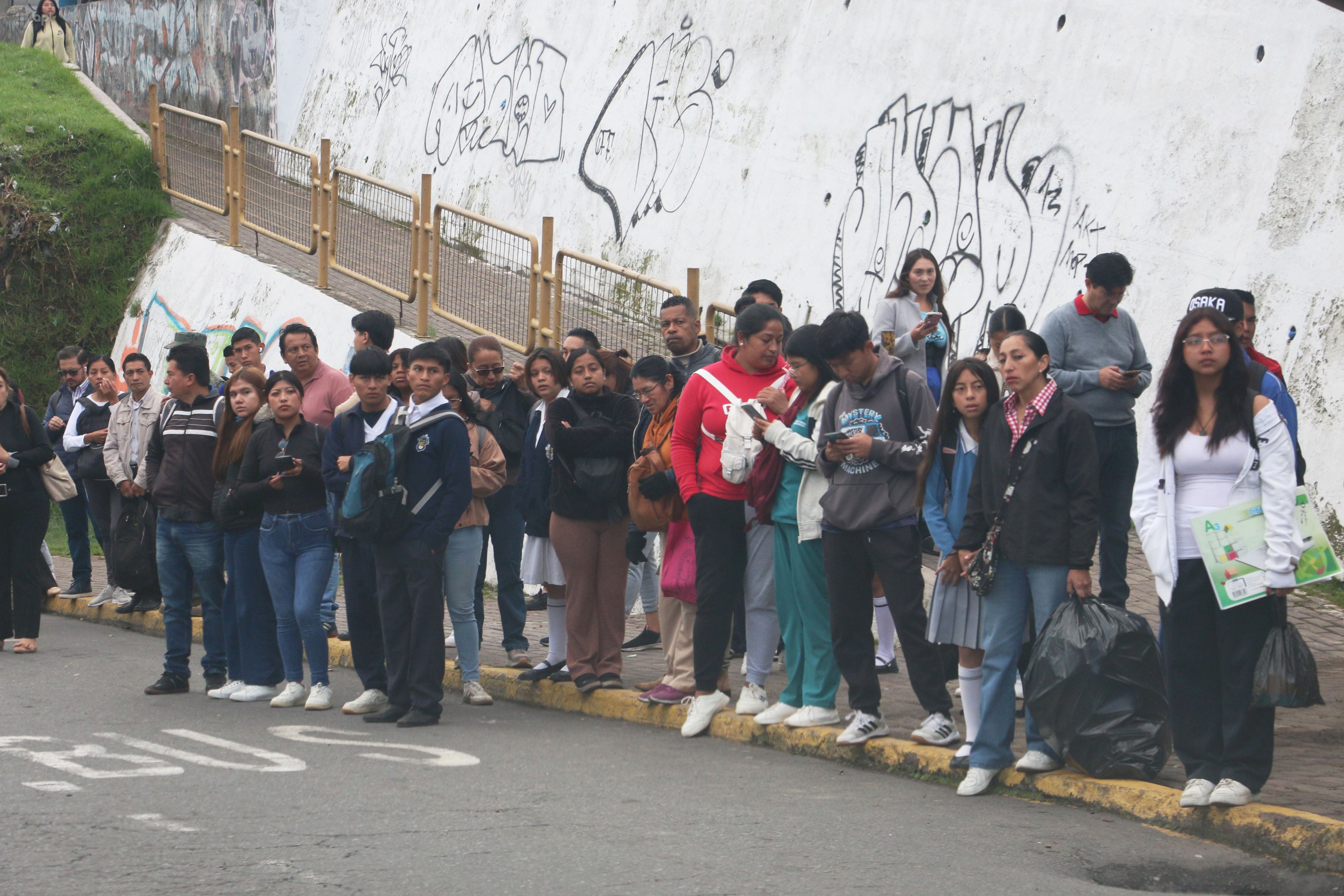 Caos en Quito por la falta de buses: así fue la jornada para miles de ...