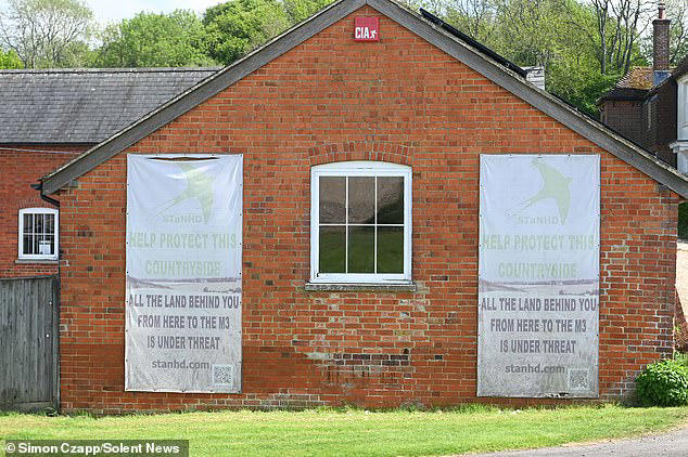 Wealthy homeowners' fury over viscount's plan to build 2,500-home ...