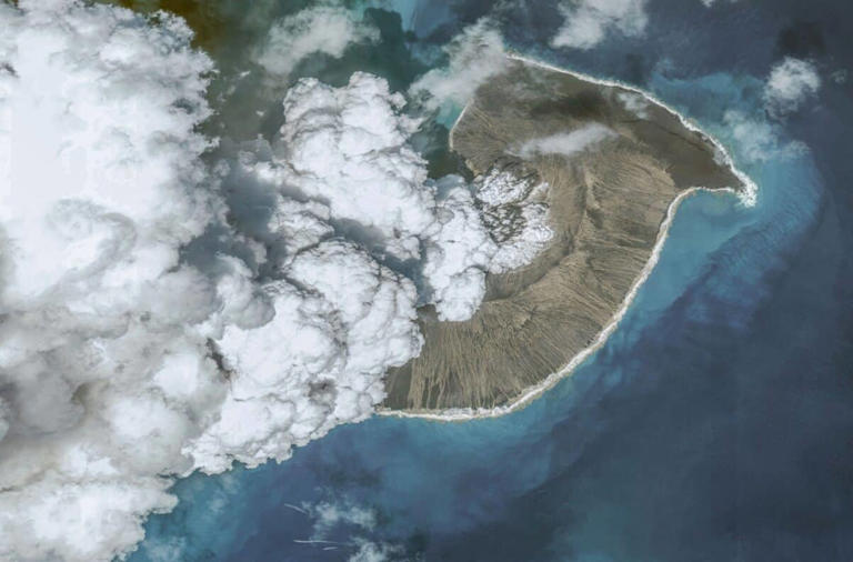 Tonga’s eruption punched into the edge of space. The stratosphere ...