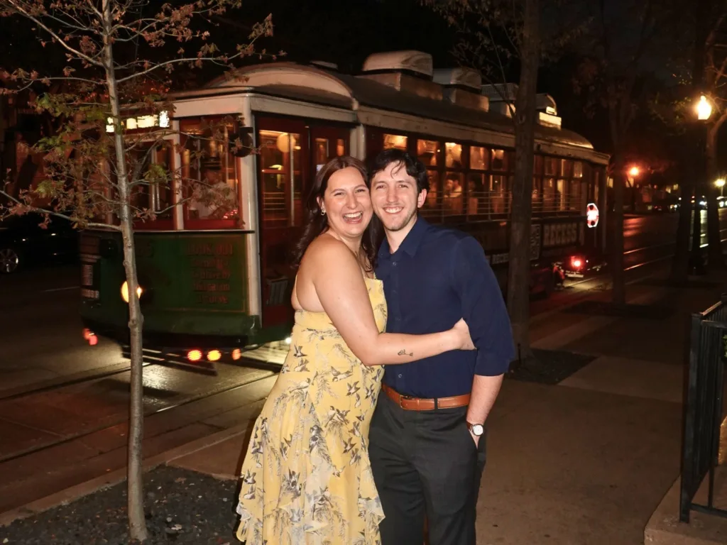 Woman poses for a photo with her boyfriend, then a streetcar proposal ...
