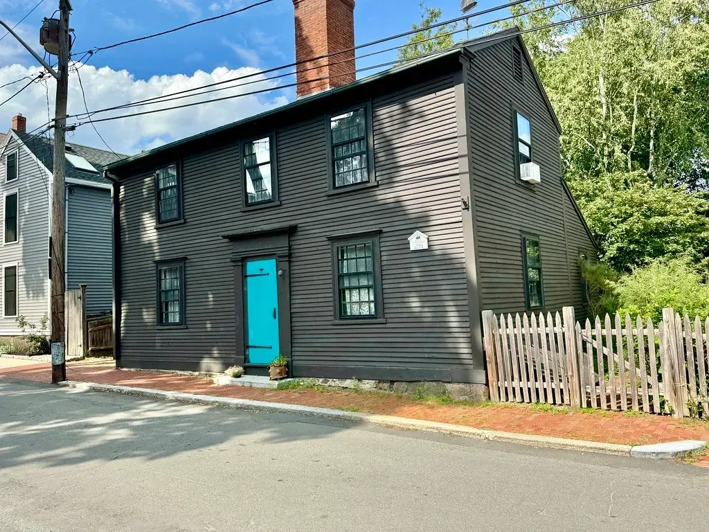 12 little-known design stories behind traditional homes