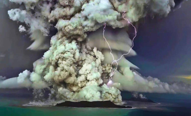 Tonga’s eruption punched into the edge of space. The stratosphere ...