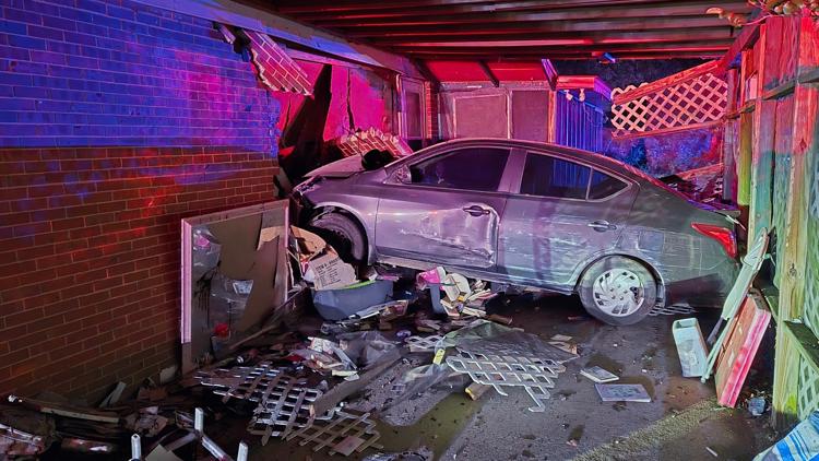 High-speed chase in Jones County ends with car crashing into home ...