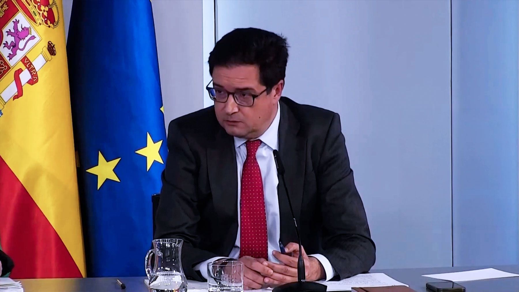 Óscar López usa La Moncloa para acusar a Ayuso de ir a México para ...