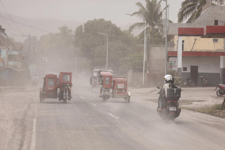 Some 5,000 households still affected by Mayon ash fall in Albay: governor