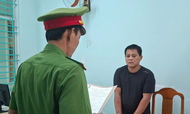 Bắt kẻ đánh người, còn chặn xe cứu thương chở nạn nhân để đập phá