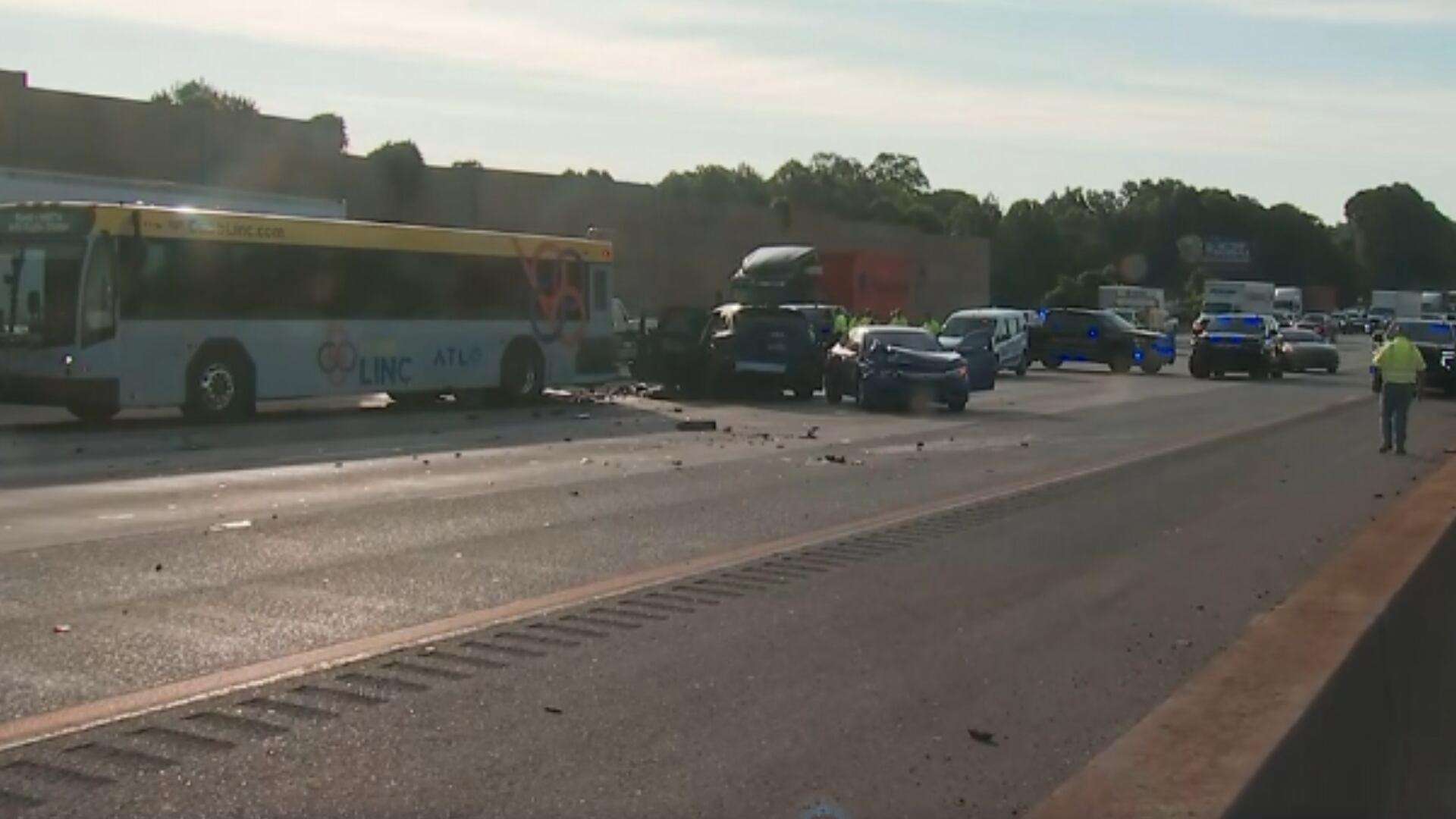 2 people killed in multi-vehicle crash involving bus on I-75 north