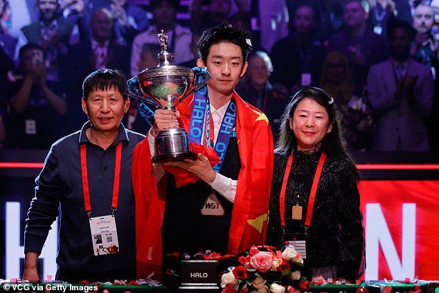Snooker's throwback champion! Wu Yize spotted taking cigarette break ...