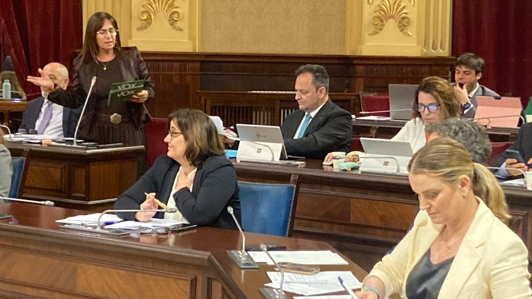 Prohens rebaja el pacto con Vox y deja en manos de los centros llevar ...