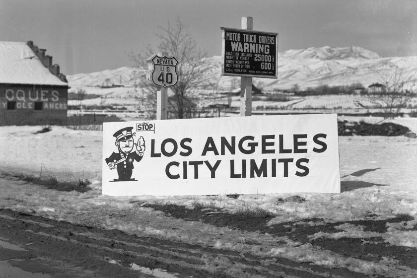The LAPD once stopped American migration at the California border — to ...
