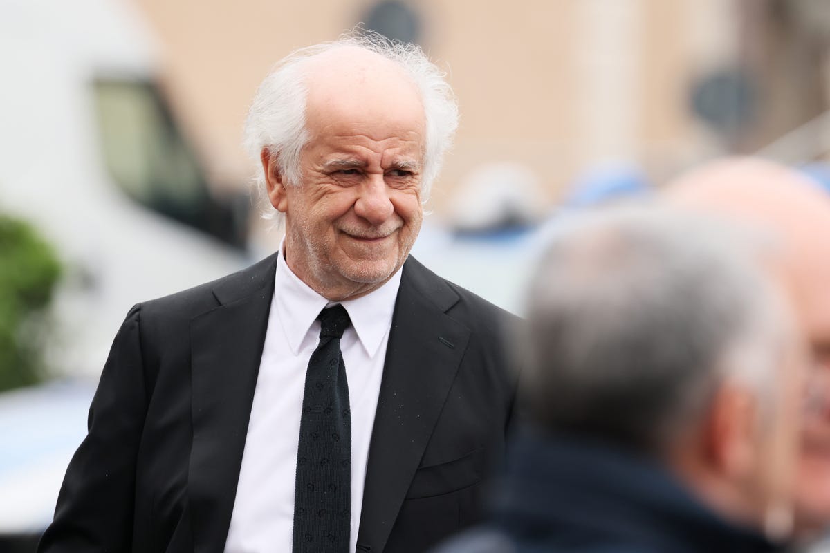 3) Toni Servillo