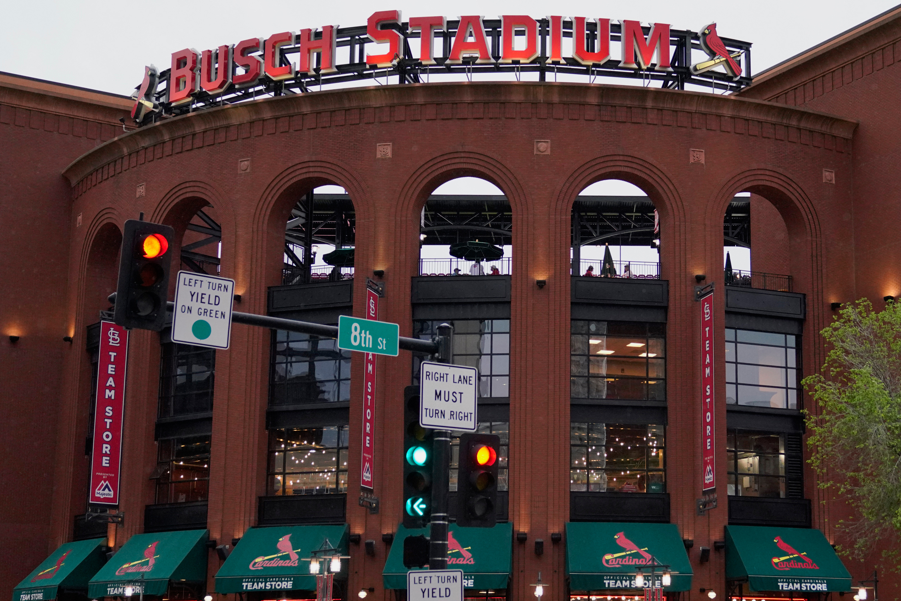 Man fatally stabbed outside Busch Stadium hours after St. Louis ...