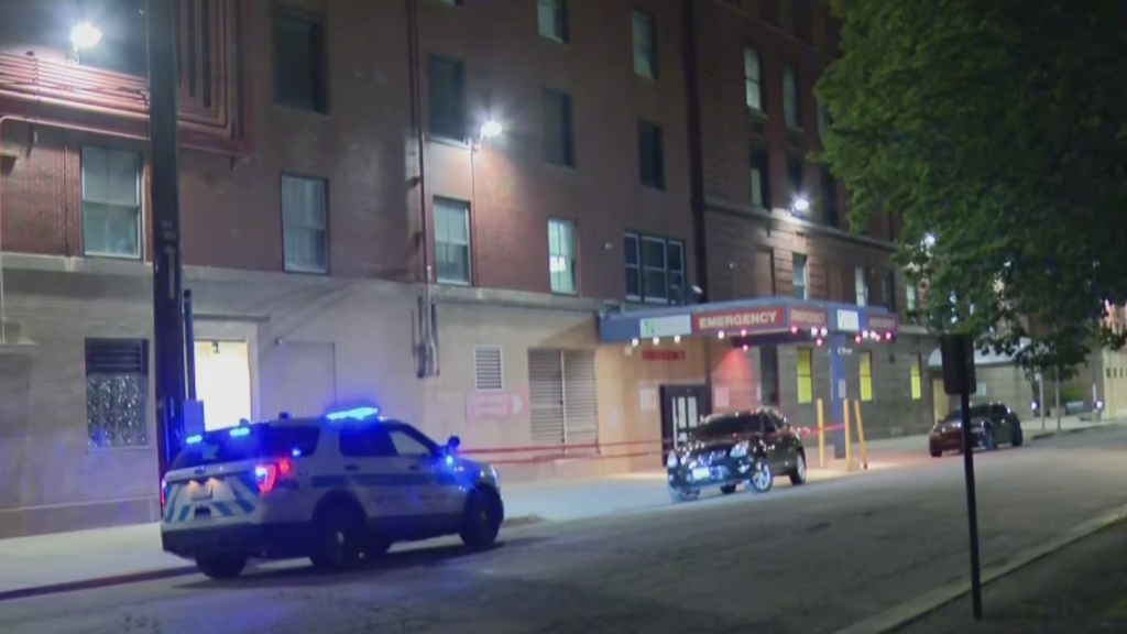Woman shot, critically injured on Chicago's Northwest Side