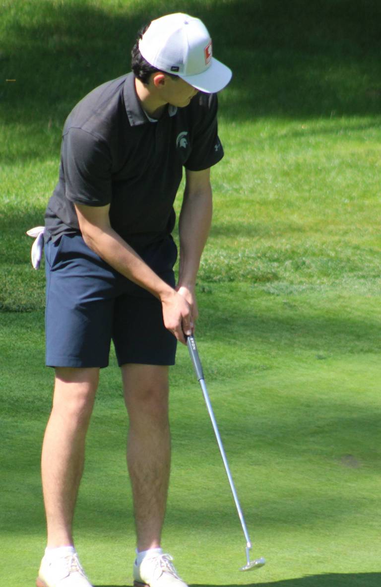 Spartans dominate league golf championship, send many to state