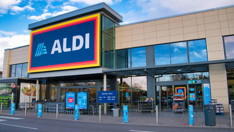 Aldi's $8 collapsible beverage dispenser is the ultimate space-saving ...