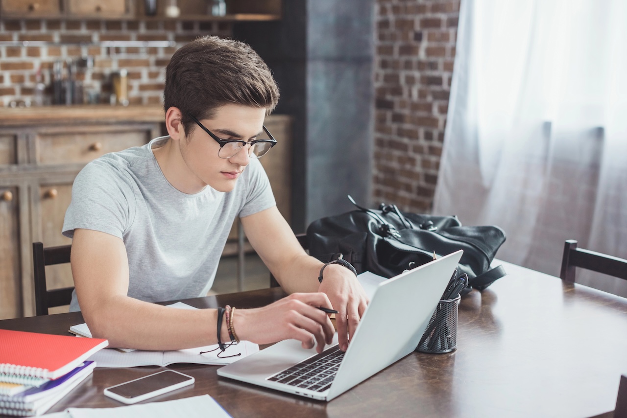 Best investment accounts for teens in 2026
