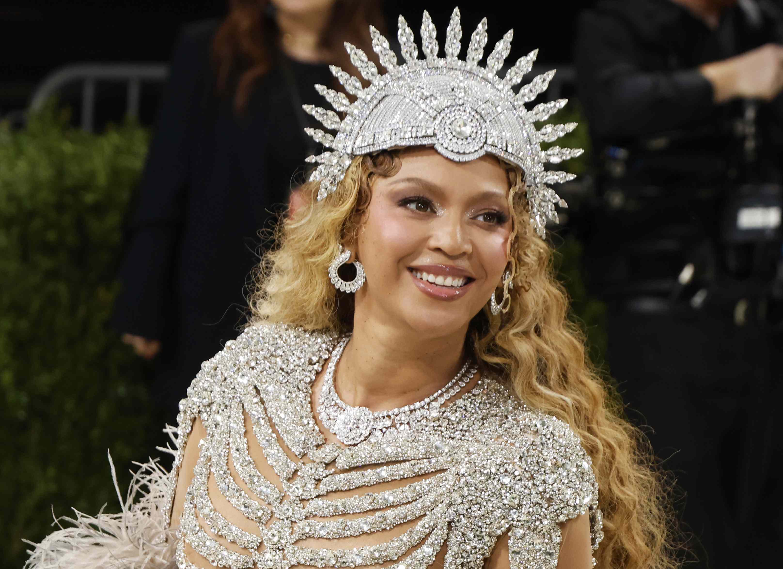 Beyoncé's jaw-dropping $50 million Met Gala necklace is cut from a 342 ...
