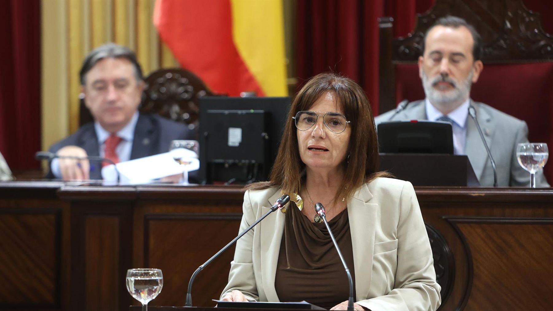 PP y Vox, de la mano: repatriar a los menas y cortar ayudas a ONG que ...