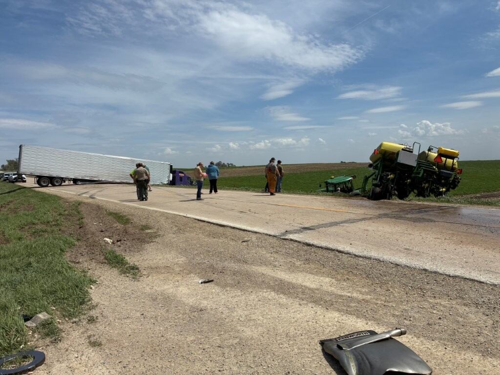 Tractor, semi truck totaled in Fayette County crash