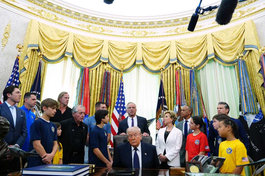 The Presidential Physical Fitness Award is back as Trump revives annual ...