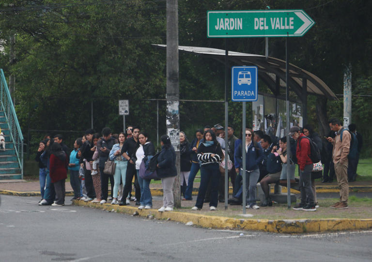 Caos en Quito por la falta de buses: así fue la jornada para miles de ...