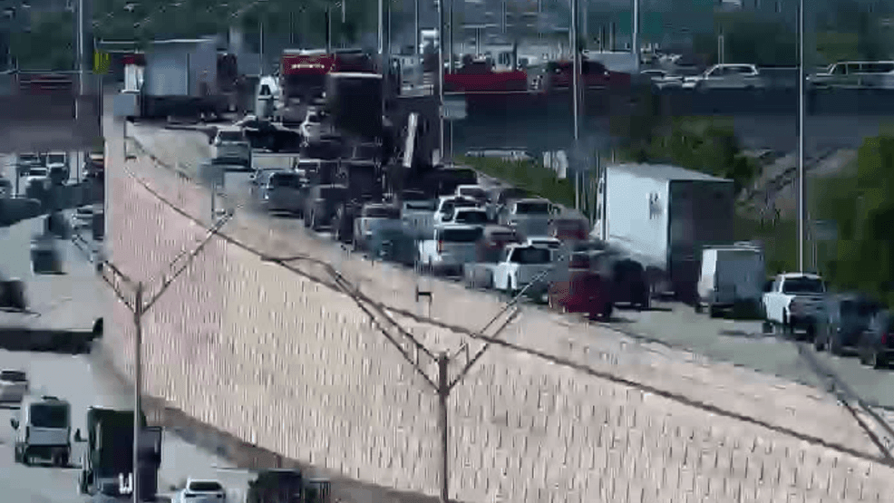 I-95 South off-ramp shut after tractor-trailer crash in Boynton Beach