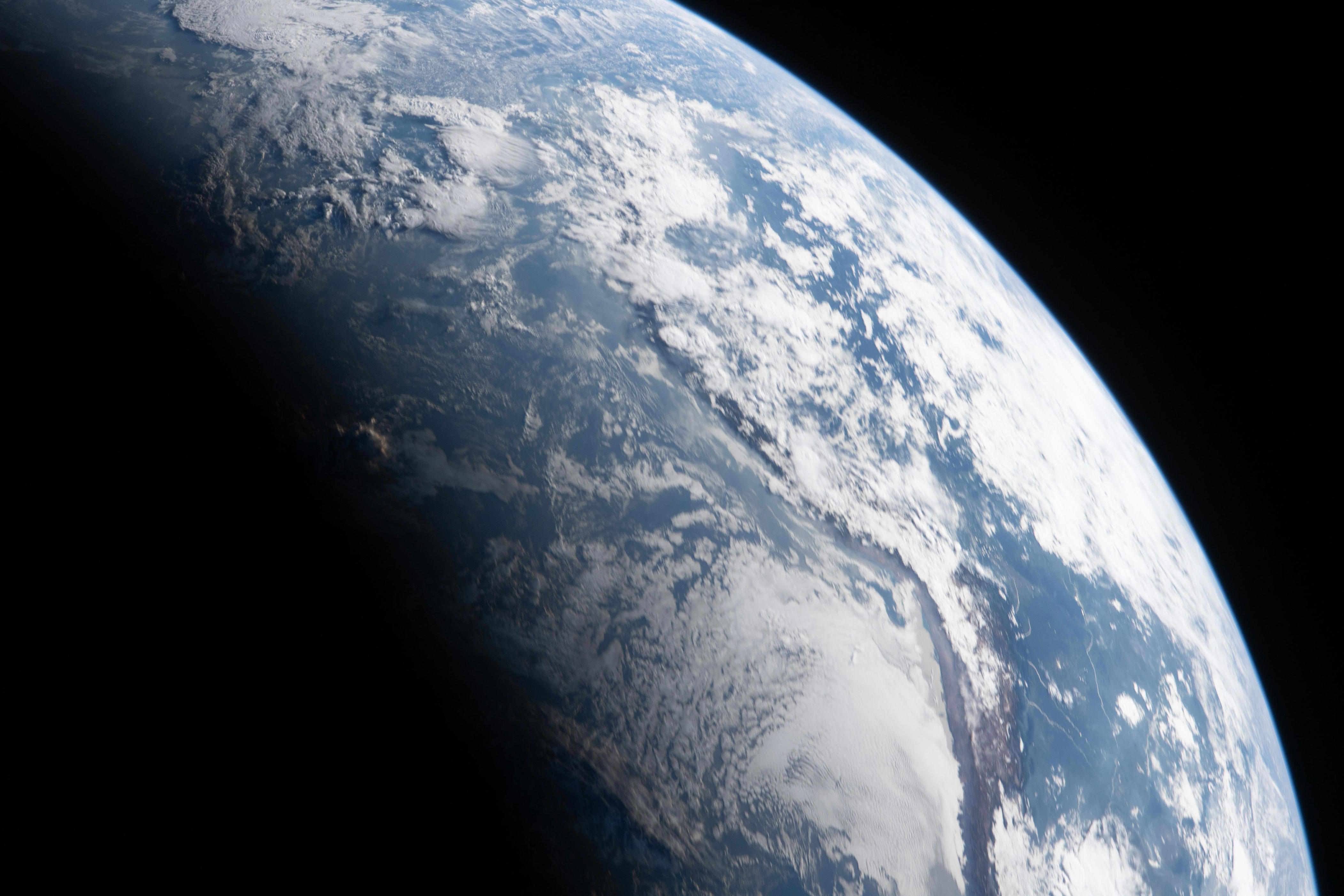 NASA releases thousands more Artemis II photos. Here are the best.