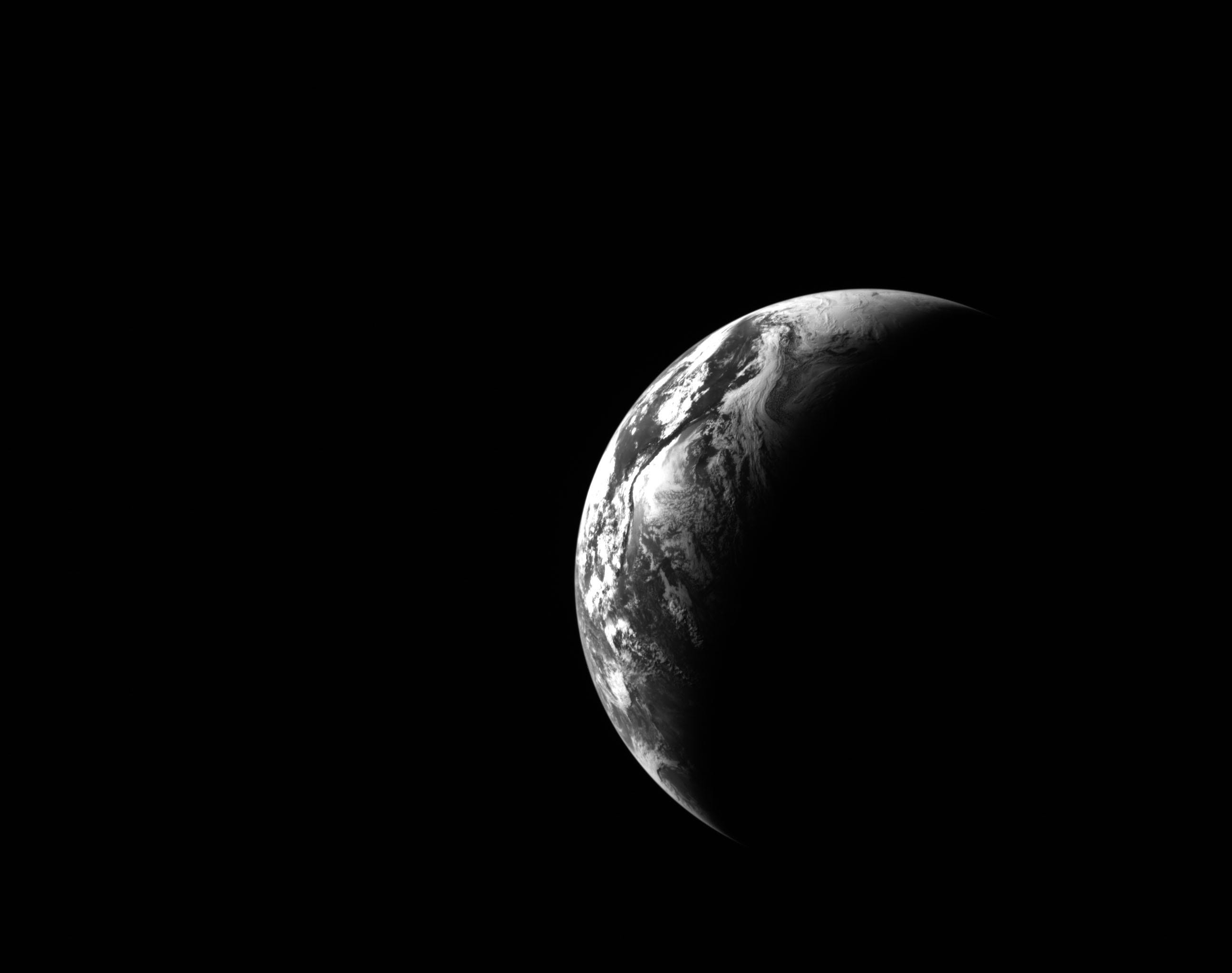 NASA releases thousands more Artemis II photos. Here are the best.