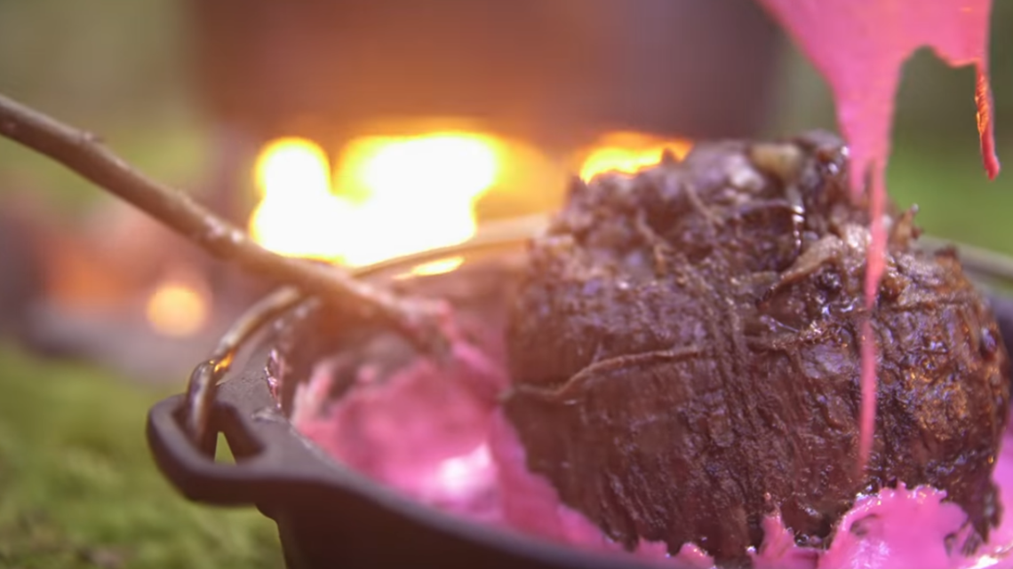 Unique outdoor cooking: Pink meat made in the woods