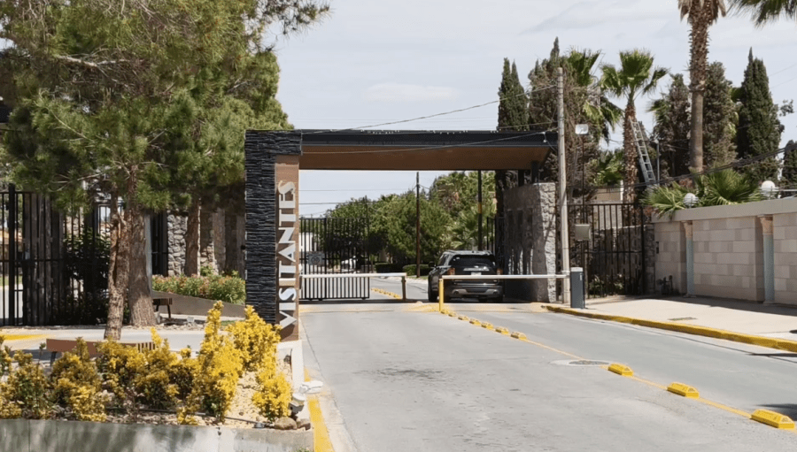 Man electrocuted trimming tree in Ciudad Juarez neighborhood