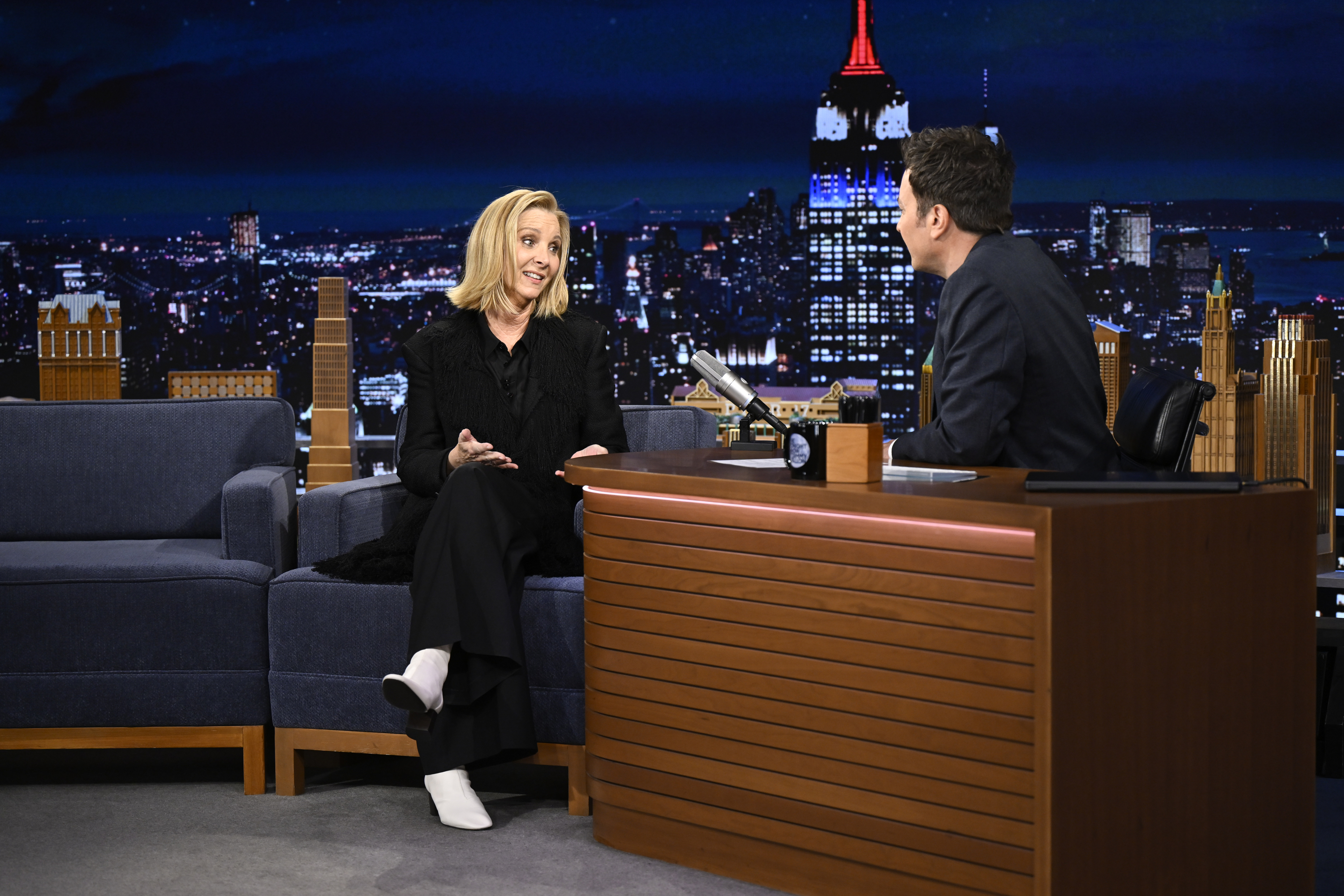 Lisa Kudrow has a new take on Ross and Rachel’s ‘on a break’ debate on ...