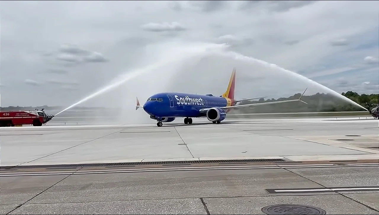 Retiring Spirit Airlines pilot is surprised with a very emotional send ...