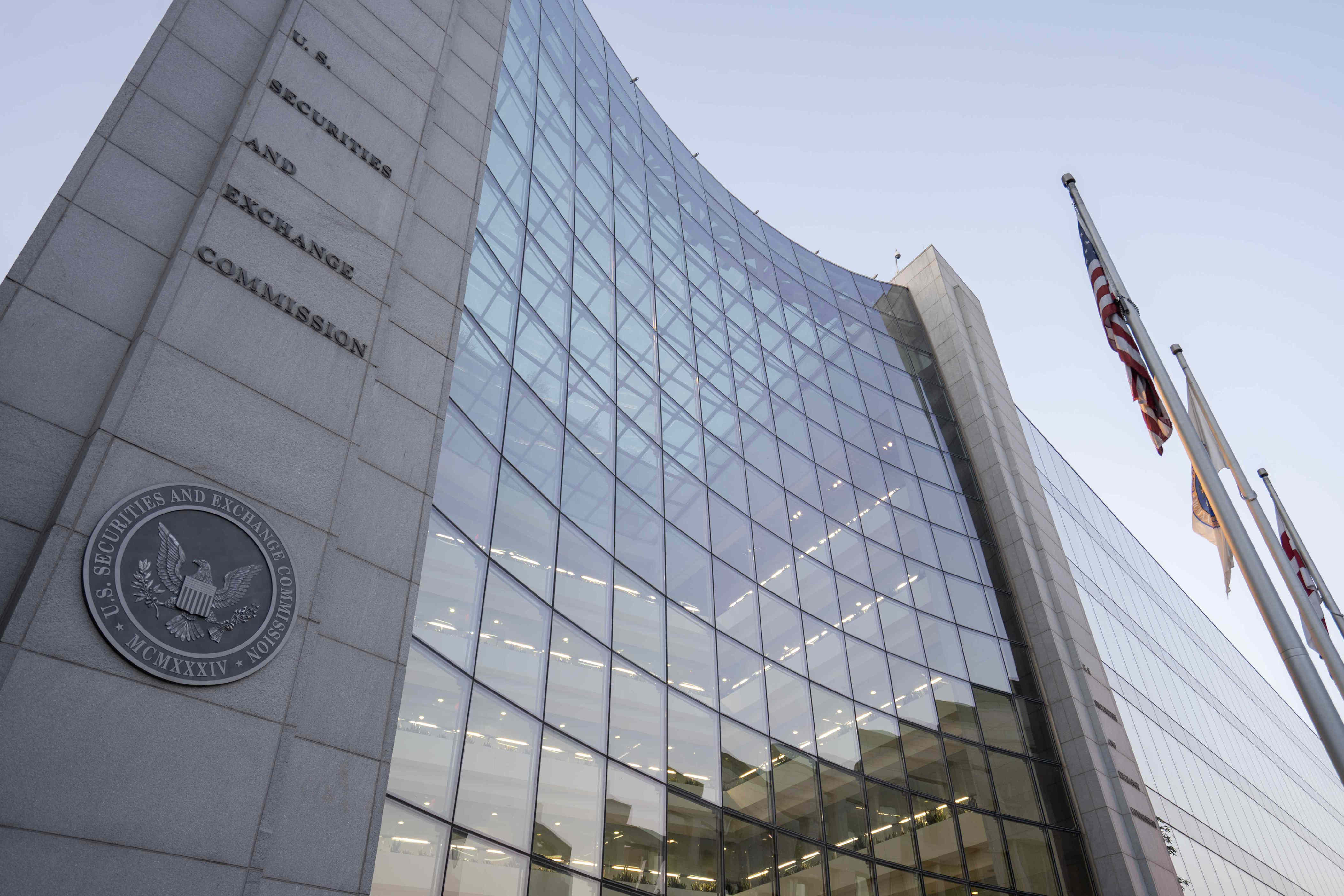 The SEC is moving closer to ending mandatory quarterly reports. Here's ...