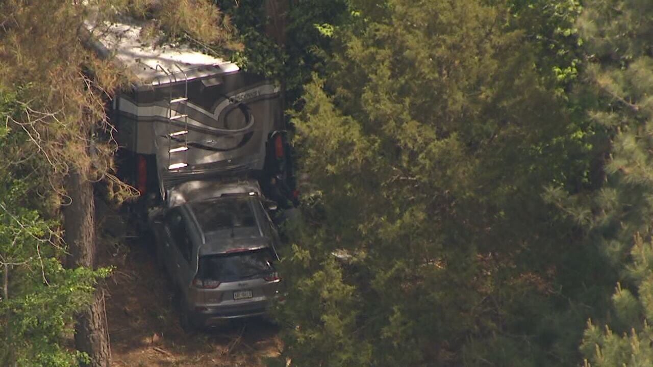 Driver of RV dies after crashing into trees along I-77 in SC