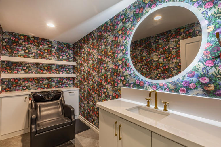 Selena Gomez wants $6.49M for her LA home with a 'glam room' and ties ...