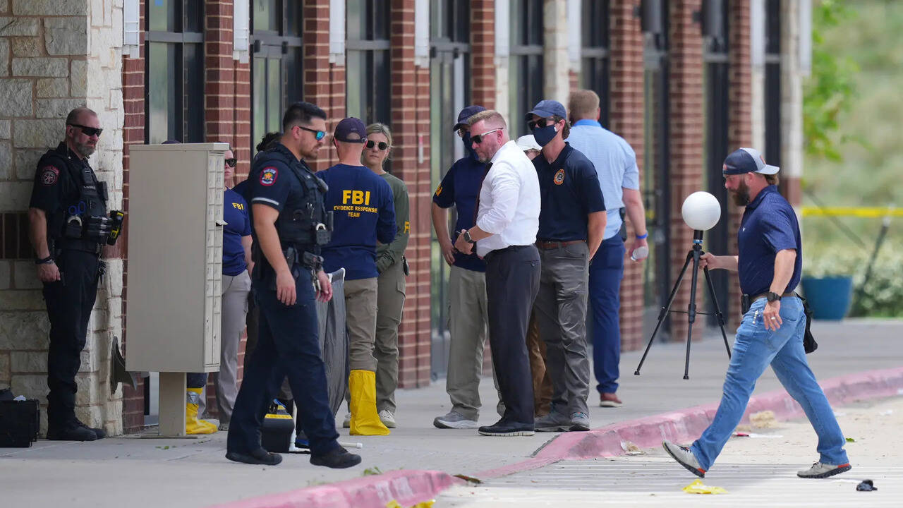 Two dead and three injured in Texas shopping center shooting