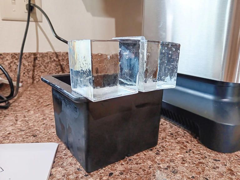 Klaris clear ice maker review: Slow-melting cubes for cocktails, if you ...