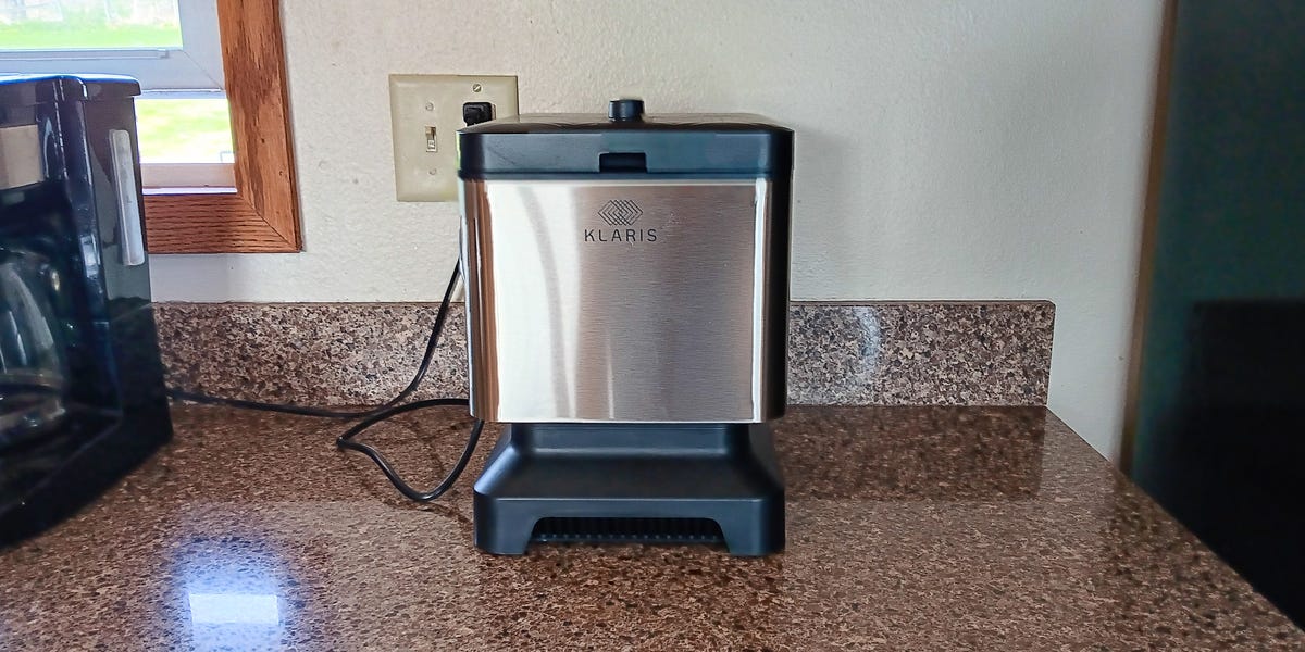 This Klaris ice maker creates slow-melting cubes for craft cocktails at ...