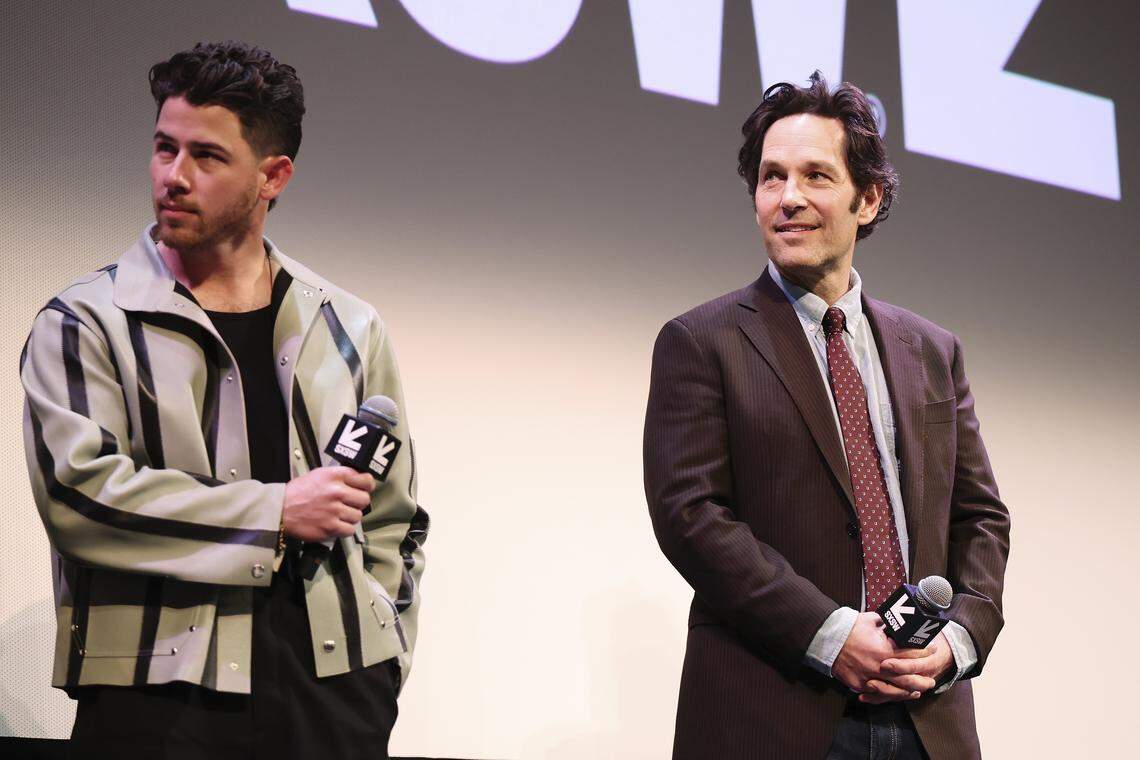 See Paul Rudd, as aging wedding singer, sing with Nick Jonas in new trailer