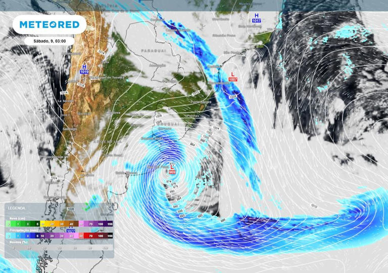Previsão de pressão, nebulosidade e chuva no sábado durante a madrugada mostra o ciclone com uma pressão central muito baixa, após um possível desenvolvimento como ciclone-bomba.