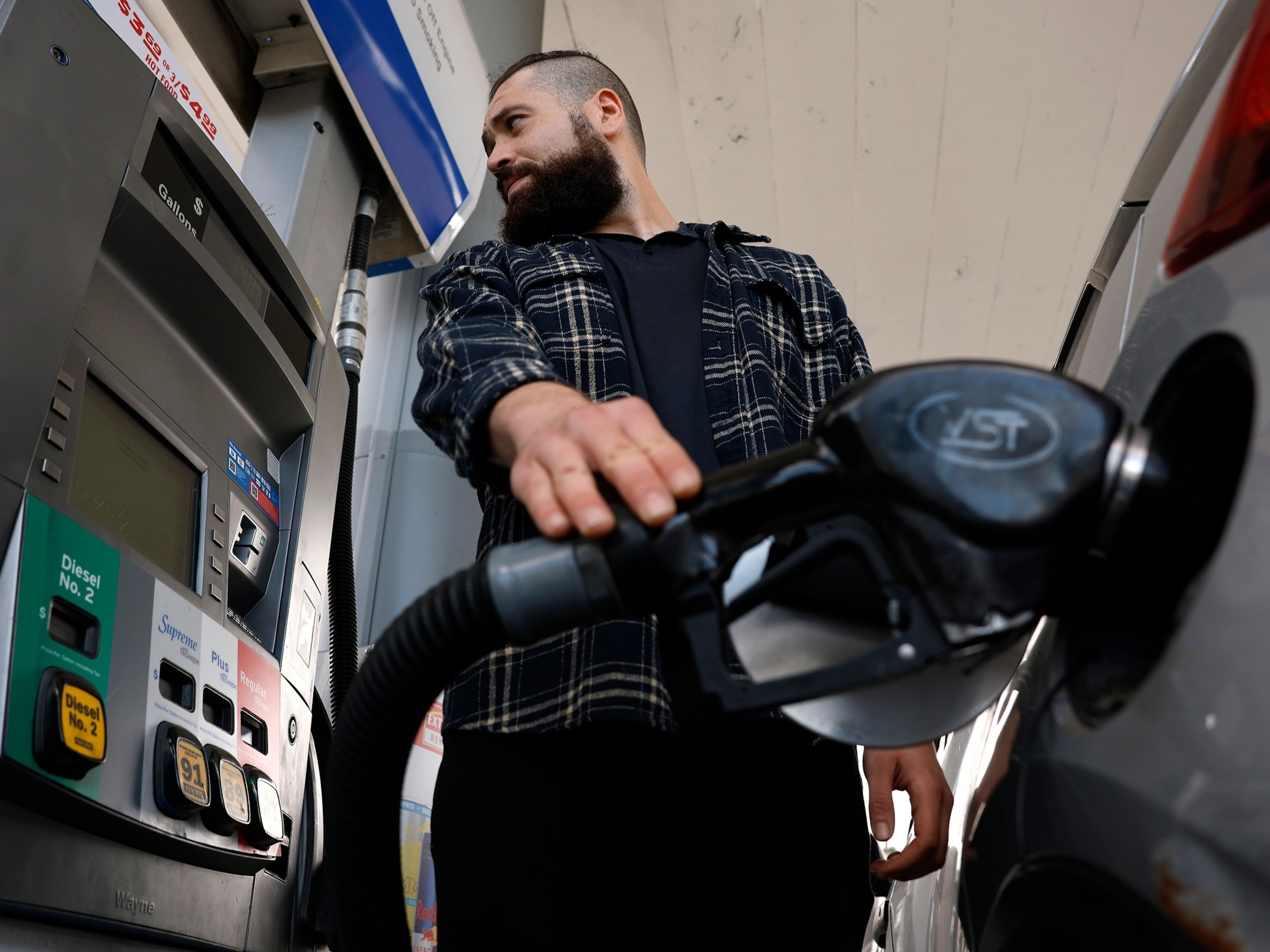 Average US gas prices top $4.50 a gallon, the highest in nearly 4 years