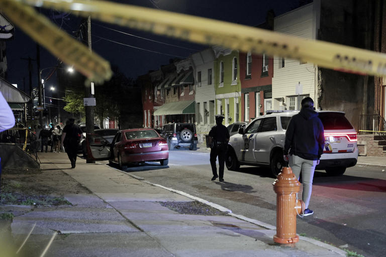 Philly police officer shot in leg in North Philadelphia