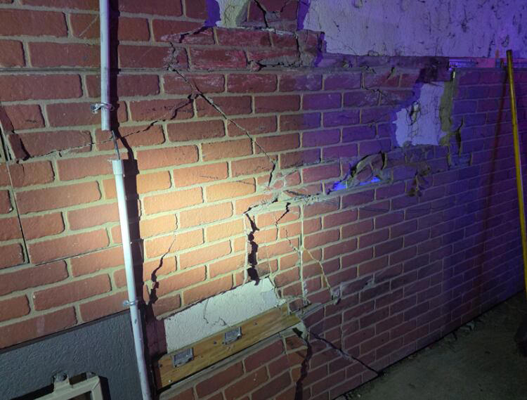 Madison man arrested after allegedly driving the wrong way, crashing ...