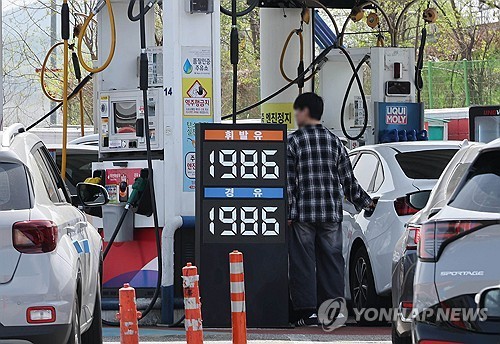 (LEAD) Consumer prices rise at fastest pace in 21 months in April on ...