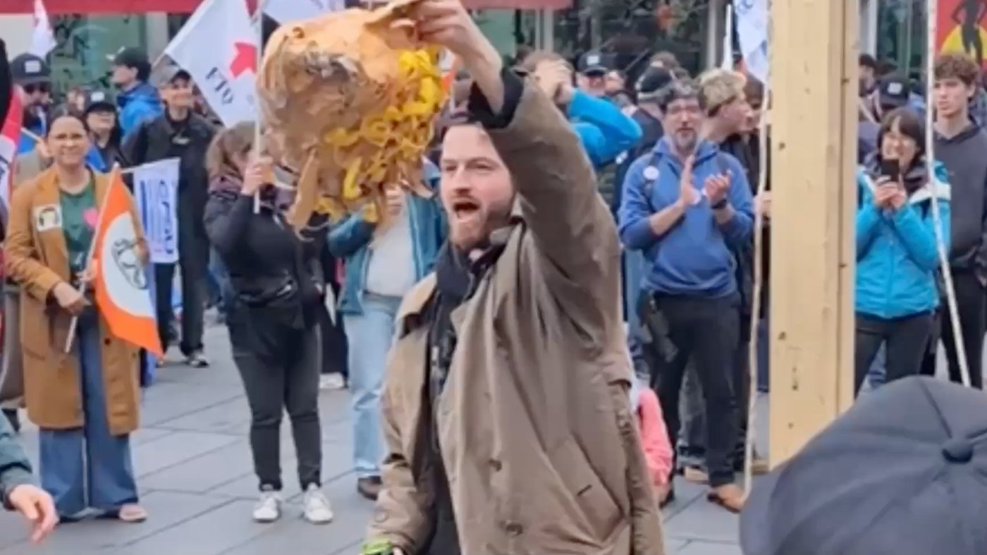 Quebec labour minister to file police complaint over use of guillotine ...